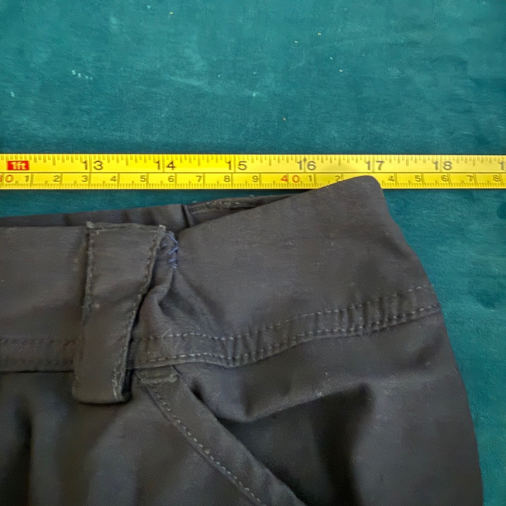 Duluth‎ Trading Co Womens Cargo Shorts Brown Size 14 10 Inch Inseam Zip Pocket - Picture 5 of 9